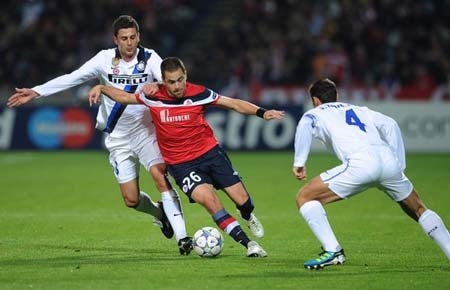 Inter lên ngôi đầu sau chiến thắng trước Lille - 3 Inter lên ngôi đầu sau chiến thắng trước Lille - 3