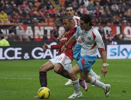 Ibra thăng hoa, AC Milan dễ dàng “vùi dập” Catania - 1 Ibra thăng hoa, AC Milan dễ dàng “vùi dập” Catania - 1