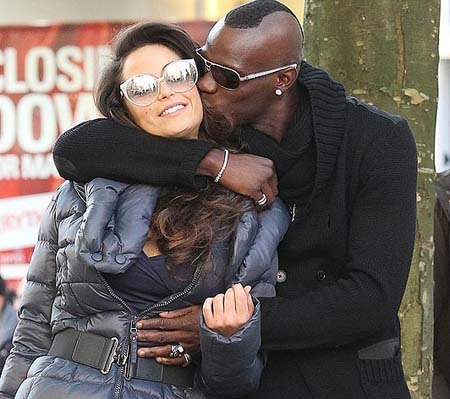 Balotelli vui thú với “của lạ” trong khi bồ đi vắng - 1 Balotelli vui thú với “của lạ” trong khi bồ đi vắng - 1