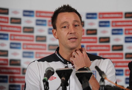 Terry lo ngại mất vị trí ở đội tuyển Anh - 1 Terry lo ngại mất vị trí ở đội tuyển Anh - 1