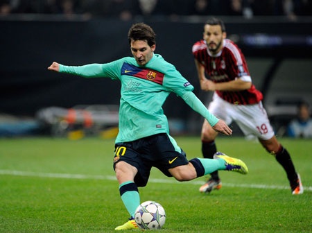 Messi và Ibra: Chiều cao tính từ đỉnh đầu… - 2 Messi và Ibra: Chiều cao tính từ đỉnh đầu… - 2