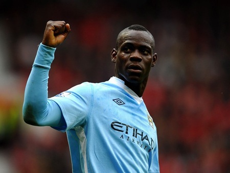 Balotelli và sức ép từ nạn phân biệt chủng tộc tại Napoli - 2 Balotelli và sức ép từ nạn phân biệt chủng tộc tại Napoli - 2