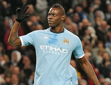Balotelli và sức ép từ nạn phân biệt chủng tộc tại Napoli - 1 Balotelli và sức ép từ nạn phân biệt chủng tộc tại Napoli - 1