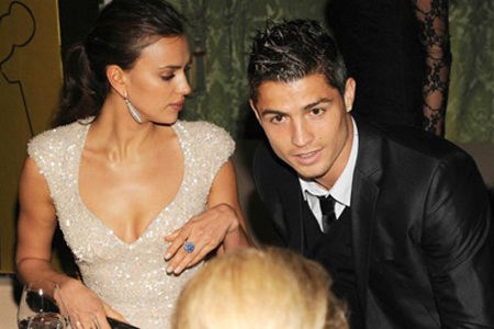 Ronaldo lịch lãm trong ngày tôn vinh bạn gái - 5 Ronaldo lịch lãm trong ngày tôn vinh bạn gái - 5