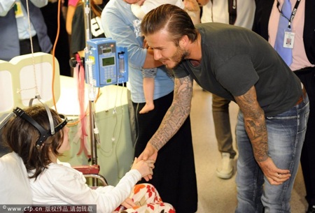 Vừa tới Australia, Beckham đã tới thăm những “bệnh nhân nhí” - 6 Vừa tới Australia, Beckham đã tới thăm những “bệnh nhân nhí” - 6