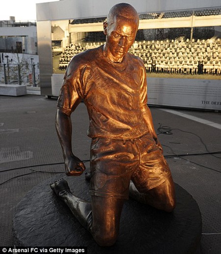 Henry rơi lệ khi được dựng tượng ở sân Emirates - 3