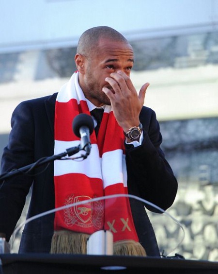 Henry rơi lệ khi được dựng tượng ở sân Emirates - 5