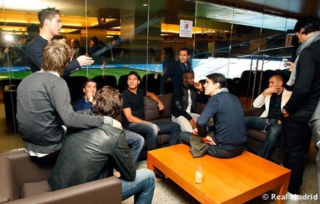 Dàn sao Real Madrid tổ chức tiệc Giáng sinh ấm cúng - 2 Dàn sao Real Madrid tổ chức tiệc Giáng sinh ấm cúng - 2