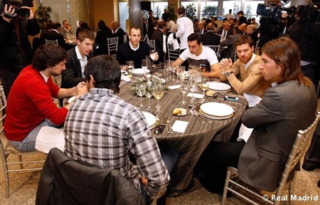Dàn sao Real Madrid tổ chức tiệc Giáng sinh ấm cúng - 8 Dàn sao Real Madrid tổ chức tiệc Giáng sinh ấm cúng - 8