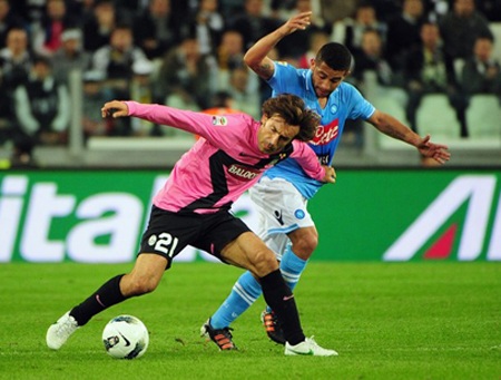 Nhấn chìm Napoli, Juventus “phả hơi nóng” lên AC Milan