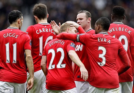 Nhà Glazer hứng chịu cơn thịnh nộ từ phía CĐV MU - 1 Nhà Glazer hứng chịu cơn thịnh nộ từ phía CĐV MU