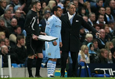 “Sao” MU lo sợ Tevez sẽ phá hỏng giấc mơ đăng quang