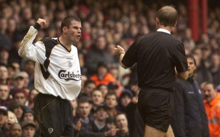 Những chiếc thẻ đỏ “ngớ ngẩn” nhất thế giới bóng đá