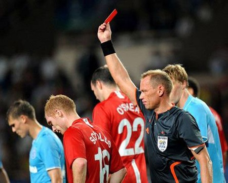 Những chiếc thẻ đỏ “ngớ ngẩn” nhất thế giới bóng đá