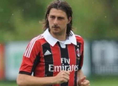 ĐT Italia ra mắt hàng loạt tân binh ở trận giao hữu với Anh - 1 Tân binh Francesco Acerbi của AC Milan là một trong số gương mặt mới ở đợt tập trung này