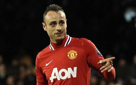 MU gấp rút đẩy 3 “hàng thải” trước khi phiên chợ Hè đóng cửa - 1 MU gấp rút “đẩy” Berbatov rời khỏi sân Old Trafford