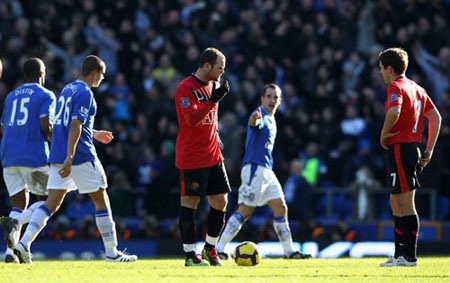 10 năm Rooney thi đấu ở Premier League: Goodison Park, anh đã trở về - 2 CĐV Everton coi Rooney là kẻ phản bội sau khi ra đi năm 2004