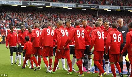Liverpool và MU tưởng nhớ nạn nhân thảm họa Hillsborough - 7 Cả hai đội đều khoác lên mình số áo 96 như hành động tưởng niệm