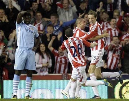 Mancini lo ngại sự đáng sợ của “tử địa” Britannia - 1 Man City suýt “nếm trái đắng” trong chuyến hành quân tới sân Britannia mùa giải trước