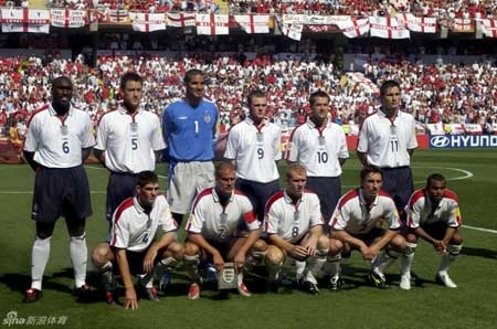 Chùm ảnh: Nhìn lại sự nghiệp lẫy lừng của Terry ở ĐT Anh - 3 Terry trong màu áo ĐT Anh tham dự Euro 2004