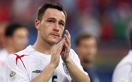 Chùm ảnh: Nhìn lại sự nghiệp lẫy lừng của Terry ở ĐT Anh - 4 Terry rơi lệ khi “Tam sư” bị loại khỏi World Cup 2006