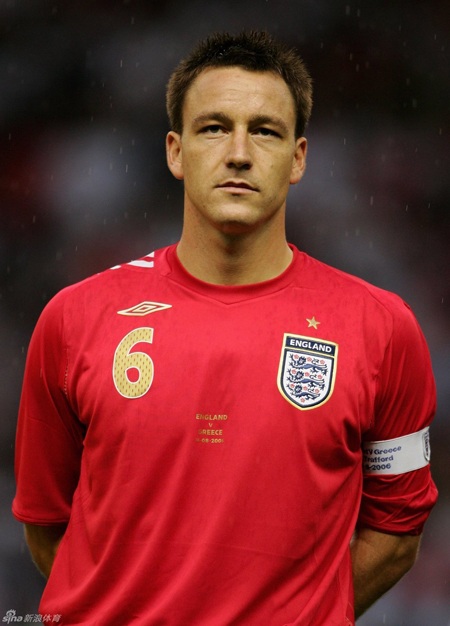 Chùm ảnh: Nhìn lại sự nghiệp lẫy lừng của Terry ở ĐT Anh - 5 10/8/2006, lần đầu tiên Terry được trao băng đội trưởng ĐT Anh trong trận đấu với Hy Lạp