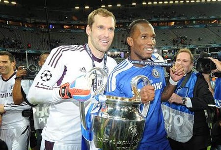 Những vắng mặt đáng tiếc trong danh sách đề cử QBV 2012 - 1 Cùng với Drogba, P.Cech cũng là nhân tố quan trọng trong thành công của Chelsea
