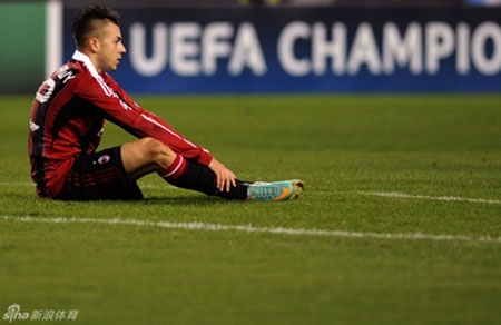 Gục ngã trước Malaga, AC Milan nối dài chuỗi trận toàn thua - 3 Trong khi đó, AC Milan đã bỏ lỡ quá nhiều cơ hội nguy hiểm, đặc biệt trong những phút cuối trận đấu