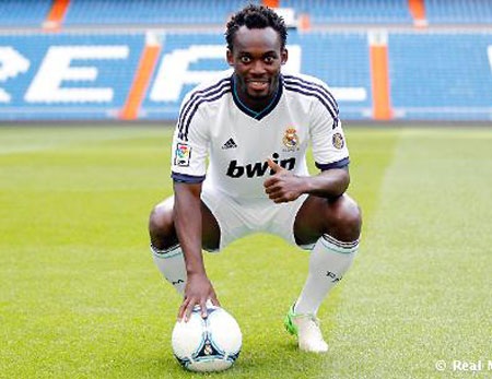 Giải pháp nào cho hàng thủ Real Madrid? - 2 Essien là giải pháp không tồi ở hàng lang cánh phải hàng hậu vệ
