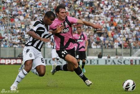 Juventus nhọc nhằn vượt qua đội bóng yếu Siena