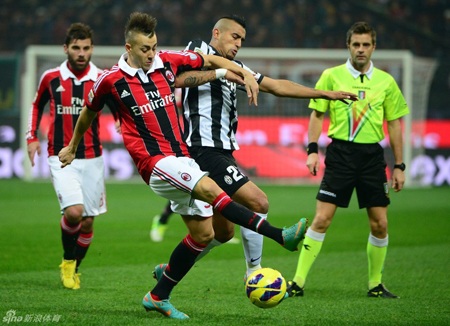 AC Milan đánh bại Juventus nhờ sai lầm của trọng tài - 1 AC Milan đã đánh bại Juventus ngay trên sân nhà San Siro