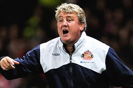 Steve Bruce phải rời khỏi Sunderland vào tháng 11 năm ngoái