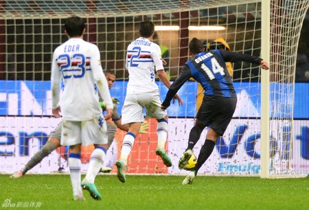 Inter, Juventus nhọc nhằn giành trọn 3 điểm trên sân nhà - 2 Chỉ tới khi đối thủ thi đấu với 10 người, Inter mới thực sự vượt lên