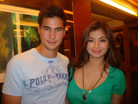 Vẻ đẹp quyến rũ của bạn gái ngôi sao tuyển Philippines - 7 H.Long