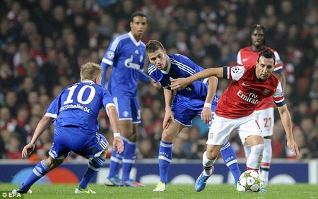 Santi Cazorla: “Trái tim” và nhịp đập của Arsenal - 3 Với lối chơi kỹ thuật, Santi Cazorla luôn là nỗi ác mộng với mọi hàng thủ