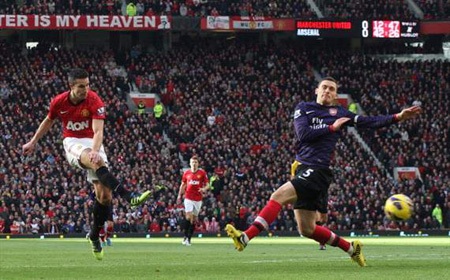 Sai lầm của Thomas Vermaelen đã làm hỏng hết những tính toán của HLV Wenger