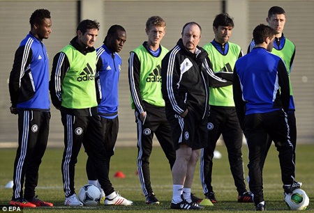 HLV Benitez và các học trò nỗ lực tập luyện trước thềm trận chung kết với Corinthians