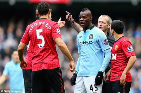 Những điểm nhấn sau trận đại chiến Man City-Man Utd - 3 Trọng tài Martin Atkinson đã có trận đấu không tốt