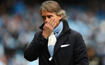 Nhìn lại trận derby Manchester: Sai một ly đi cả…chặng đường dài - 3 Tính toán sai lầm của Mancini có thể khiến Man City mất tất cả trong mùa giải này