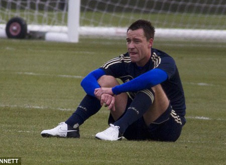 Terry tái phát chấn thương, Chelsea thêm khốn khó - 1 Terry đã không thể trở lại sân cỏ như dự kiến