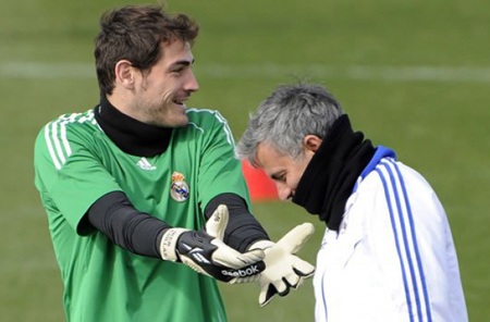 Iker Casillas bỏ phiếu cho…Mourinho - 1 Thủ quân Real Madrid, Iker Casillas đã bầu chọn Mourinho là HLV xuất sắc nhất