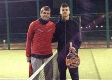 HLV Tito Vilanova có thể trở lại sớm hơn dự kiến - 1 Tito Vilanova đã có thể chơi tennis cùng con trai