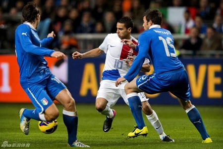 Italia và Hà Lan cầm chân nhau ở Amsterdam Arena