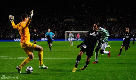 Đè bẹp Celtic trên đất khách, Juventus rộng cửa đi tiếp - 3 Tuy nhiên, cũng phải kể đến sự kém cỏi của hàng thủ đội chủ nhà
