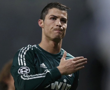 Dấu ấn chiến thuật và...trọng tài ở đại chiến MU-Real Madrid - 4 C.Ronaldo, dù nhạt nhòa trong cả trận vẫn biết cách lên tiếng đúng lúc