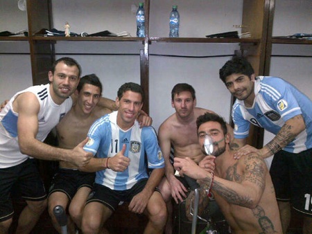 Messi bị nôn, Di Maria thở oxy khi hành xác trên độ cao ở Bolivia - 3 Messi và các đồng đội đã trải qua cuộc hành xác thực sự ở Bolivia