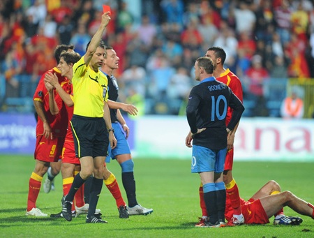 Đội trưởng Montenegro chế giễu tính nóng nảy Rooney - 1 “Đầu nóng” của Rooney có thể làm hại ĐT Anh