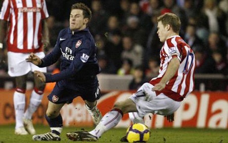 Những pha vào bóng kinh hoàng trong lịch sử bóng đá thế giới