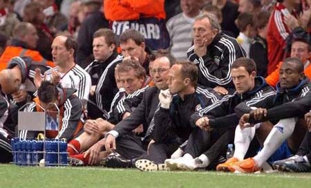 Phút giây ông và các học trò bồn chồn, ngồi xuống sân theo dõi trận Bán kết với Chelsea năm 2007