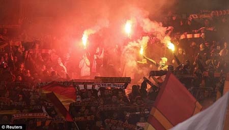 Bạo loạn kinh hoàng trước thềm trận derby Roma - 14 H.Long